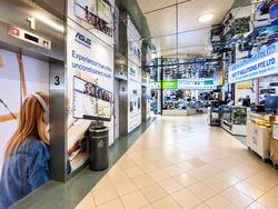 Sim Lim Square (D7), Shop House #612540981